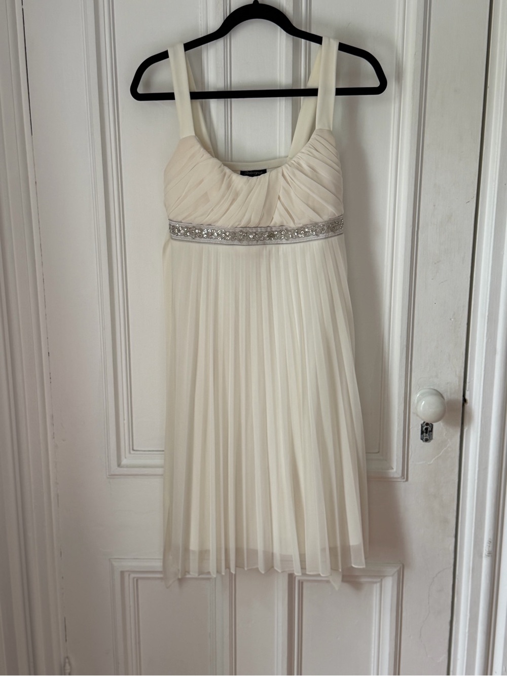 Women’s Intrigue White Chiffon Cocktail Dress Crystal Beaded Empire Waist